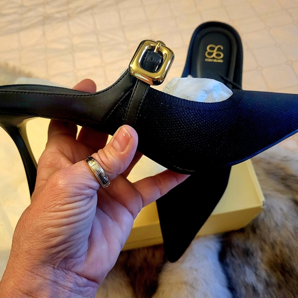 Black Women's Shoes - Picture 2 of 4